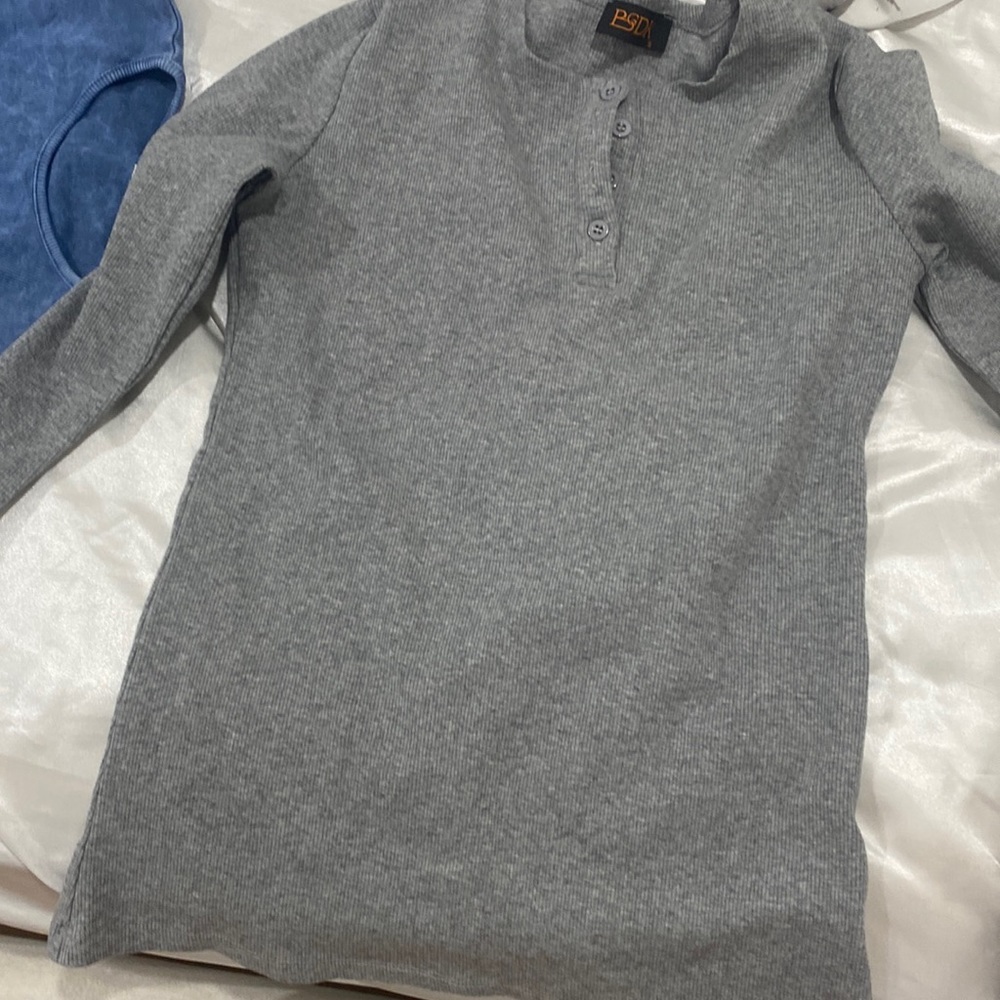 Gray top